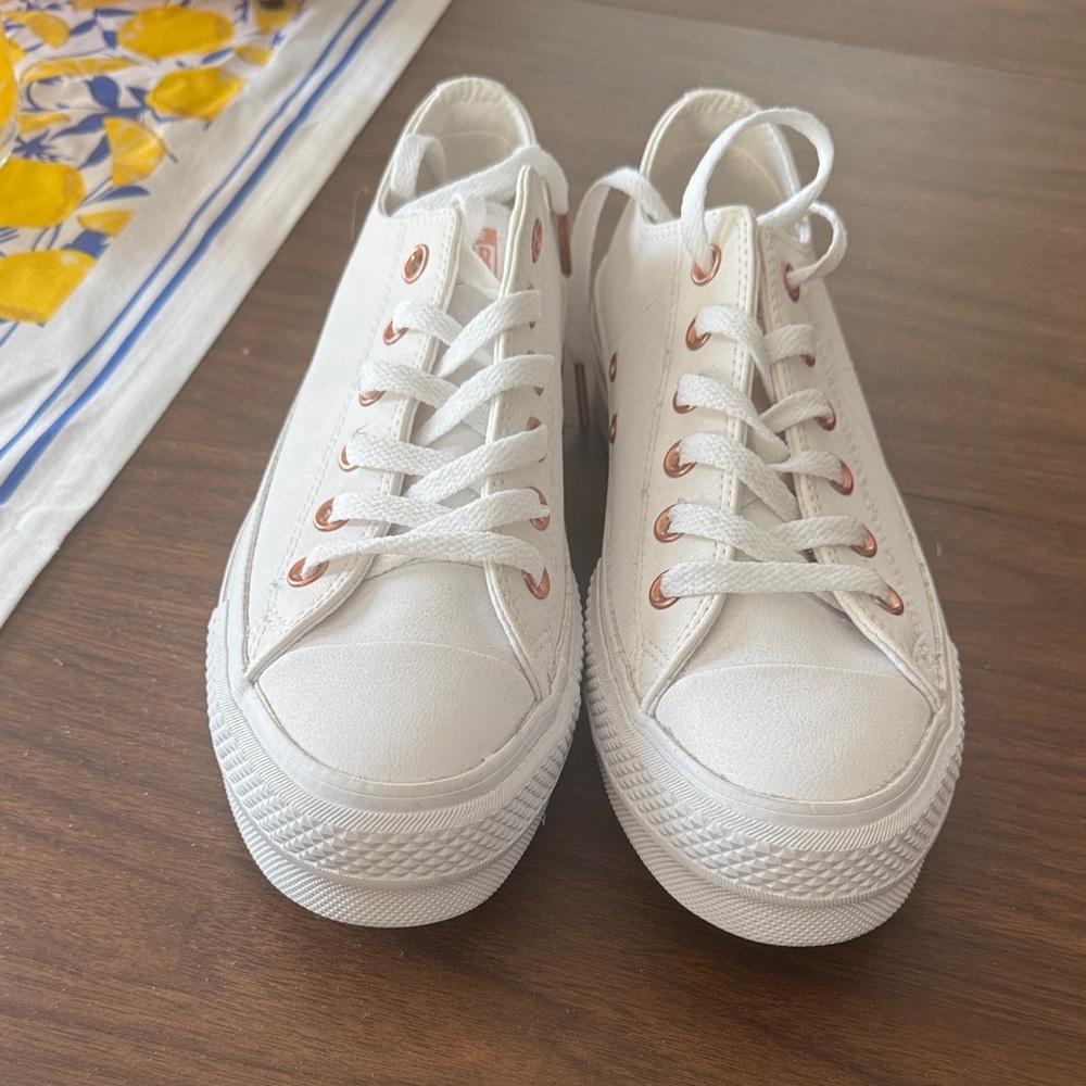 Brand New Converse Platform sneakers